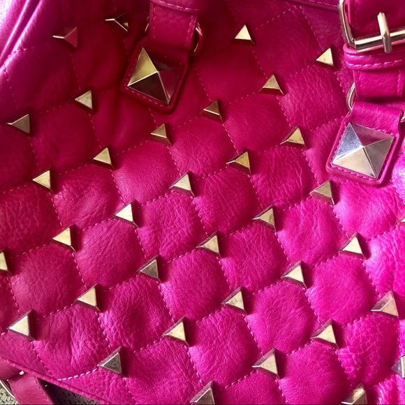 NEW✨ Hot Pink Gold Vegan Leather Studded Handbag Satchel Crossbody Barrel Bag - Picture 5 of 6